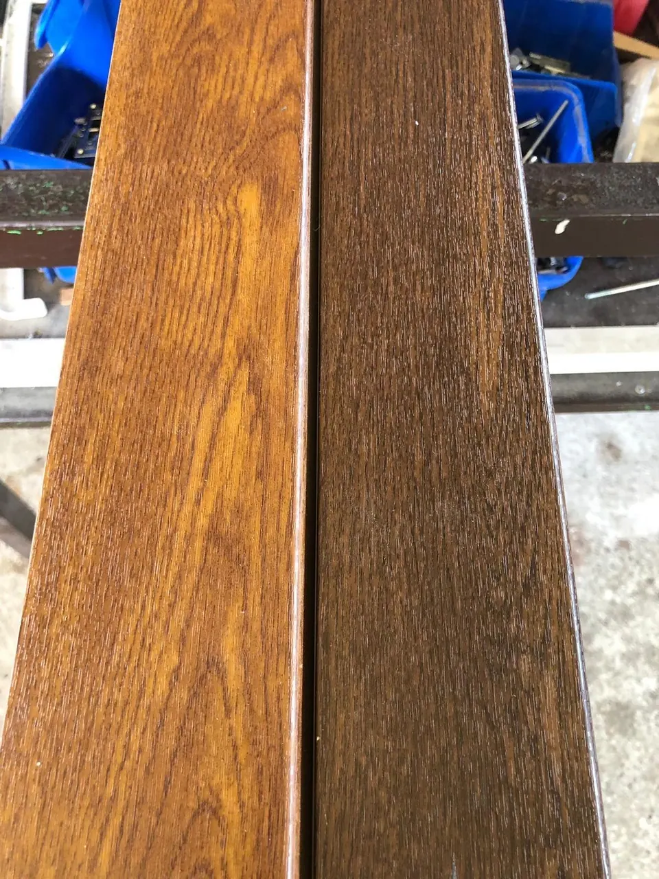 Détail d’un profilé PVC plaxé chêne